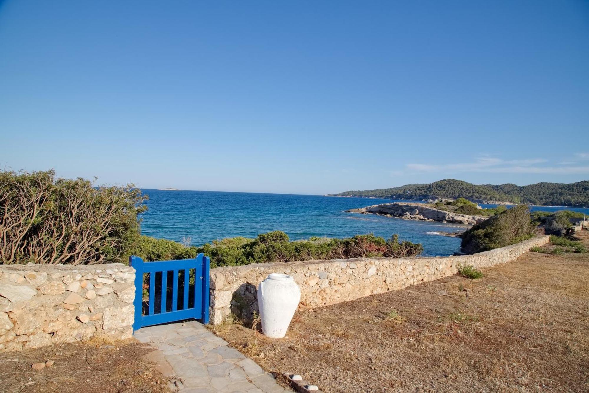Aroura Homes 4Br Beachfront Villa Spetses Town Ngoại thất bức ảnh