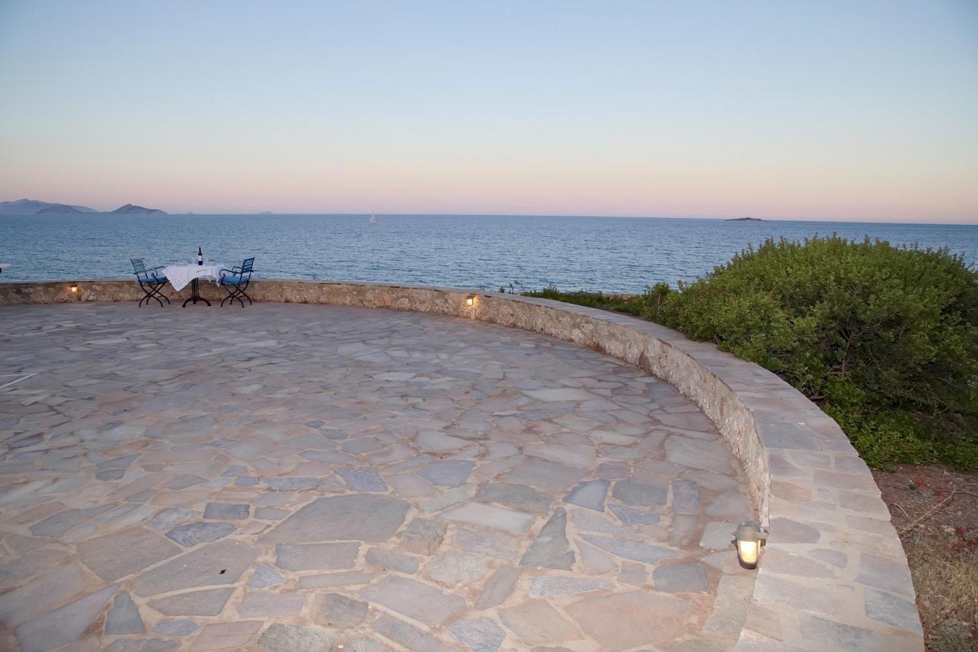 Aroura Homes 4Br Beachfront Villa Spetses Town Ngoại thất bức ảnh