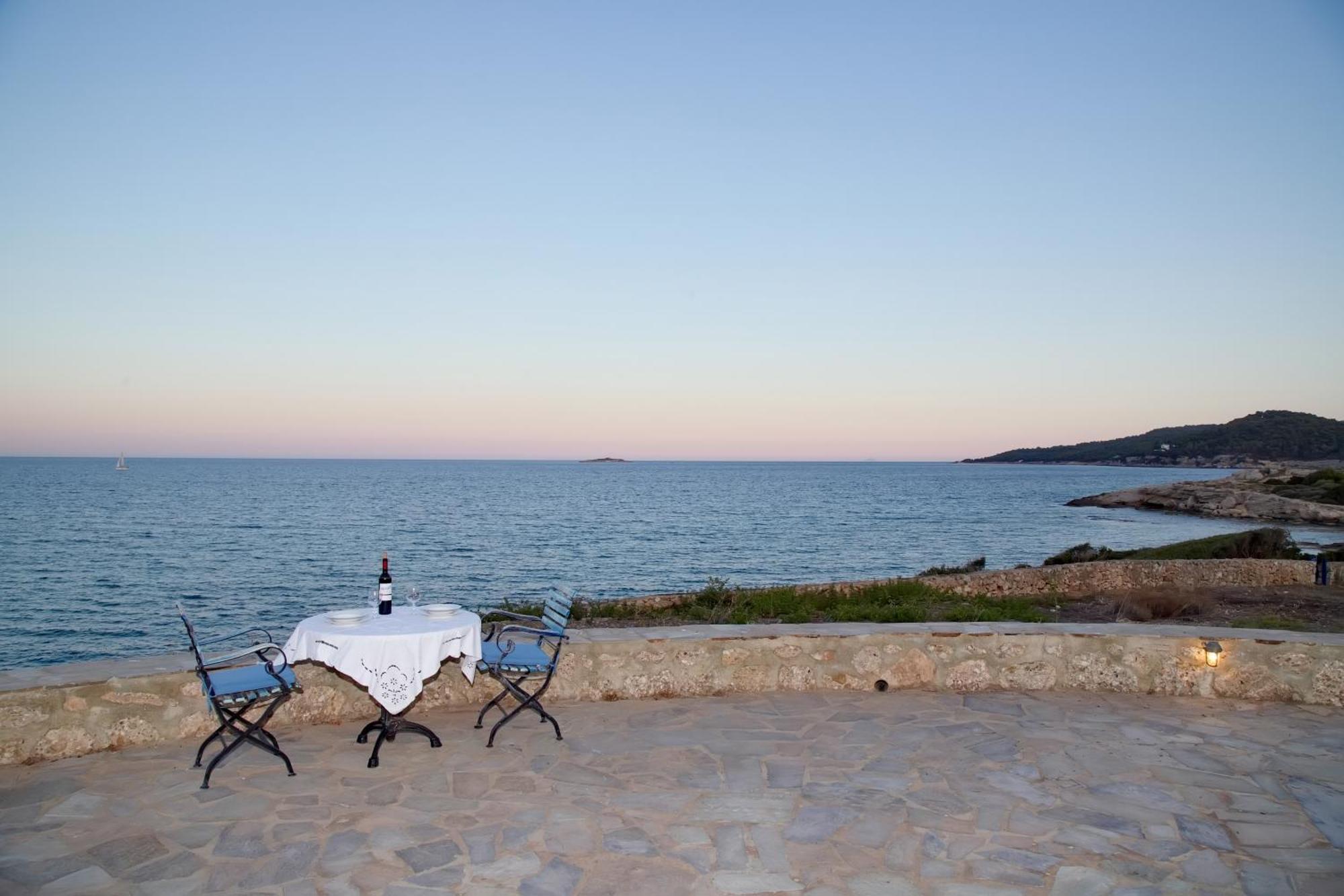 Aroura Homes 4Br Beachfront Villa Spetses Town Ngoại thất bức ảnh