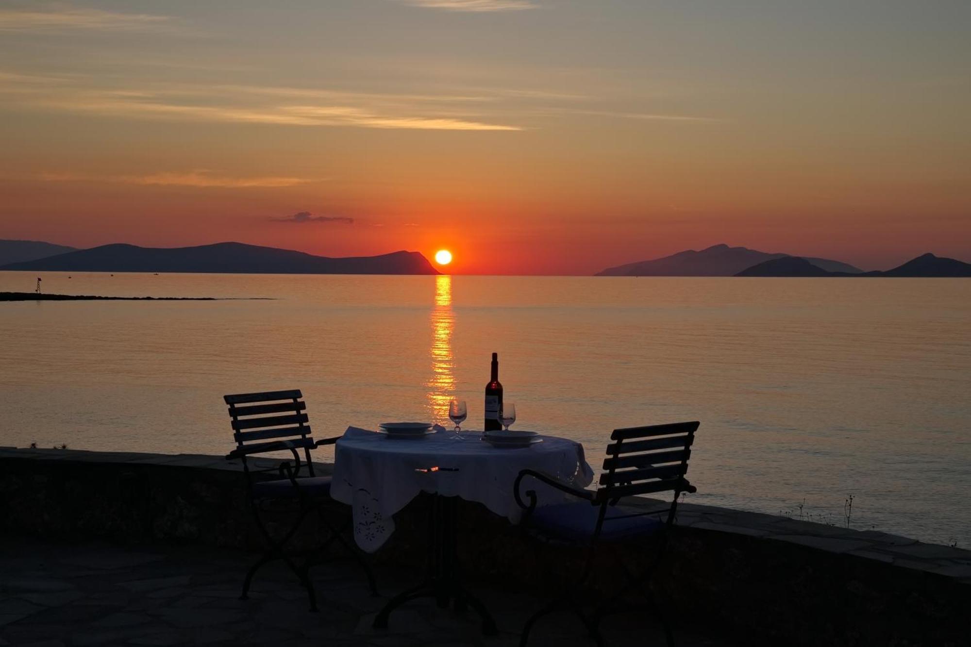 Aroura Homes 4Br Beachfront Villa Spetses Town Ngoại thất bức ảnh