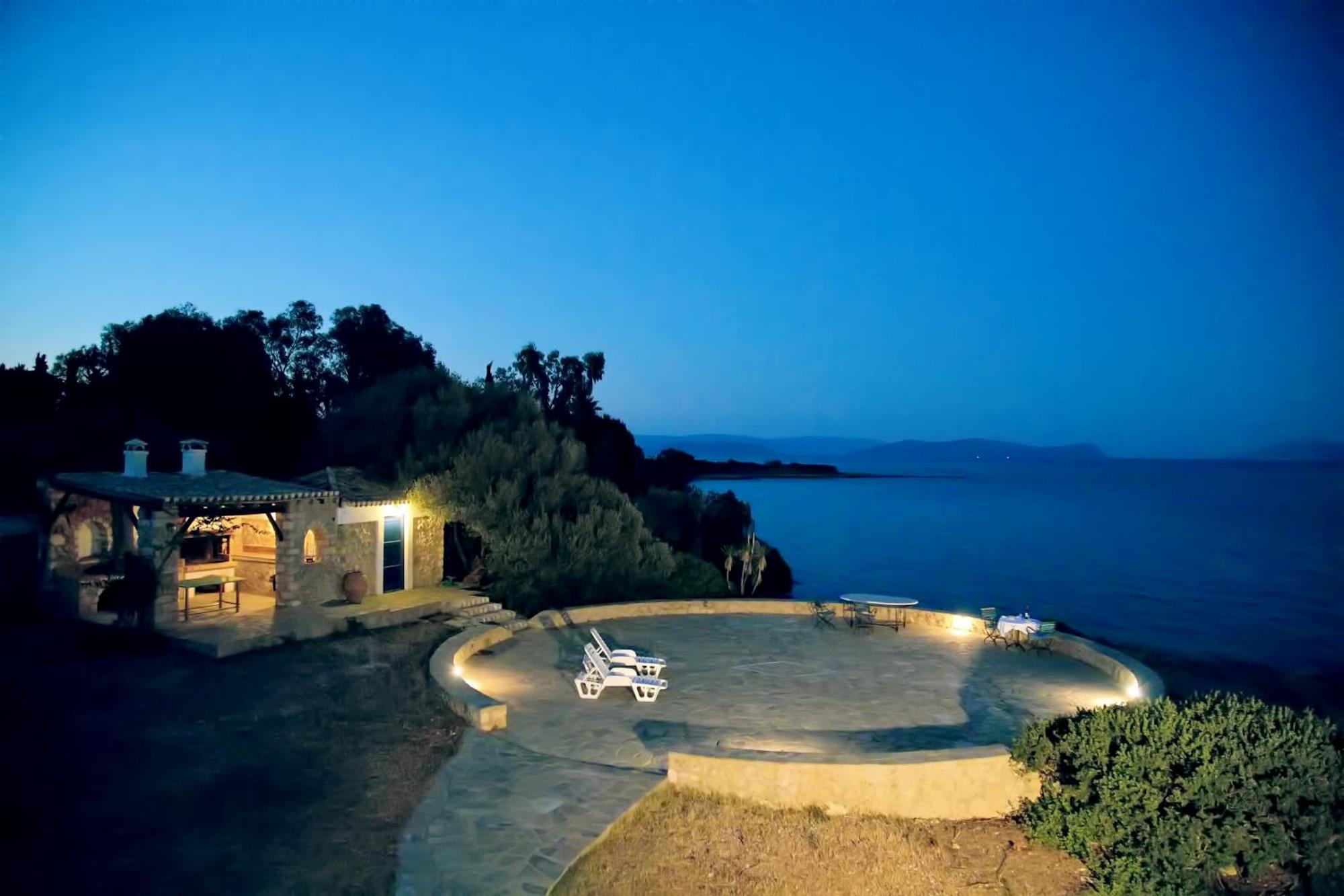 Aroura Homes 4Br Beachfront Villa Spetses Town Ngoại thất bức ảnh