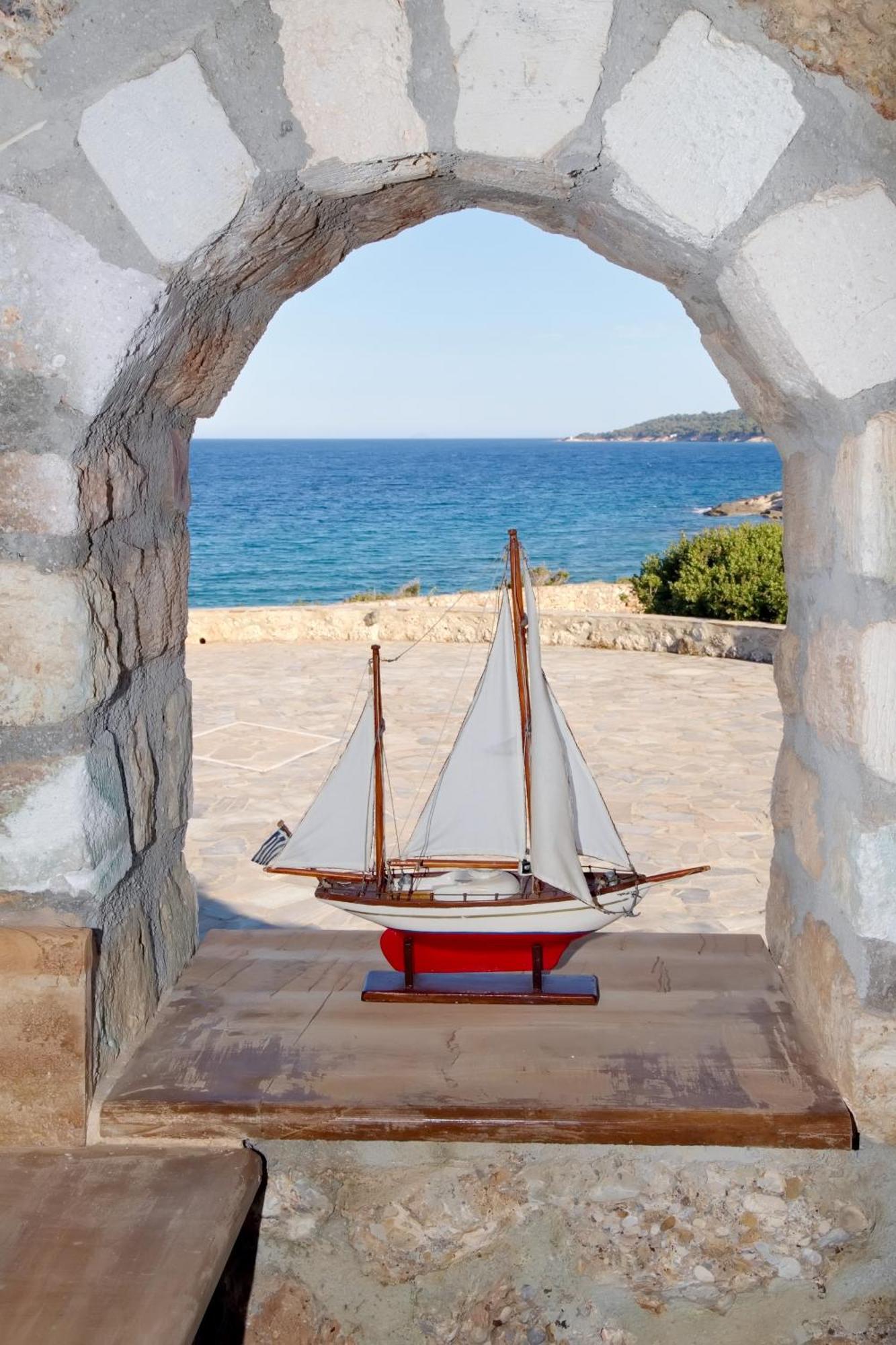 Aroura Homes 4Br Beachfront Villa Spetses Town Ngoại thất bức ảnh