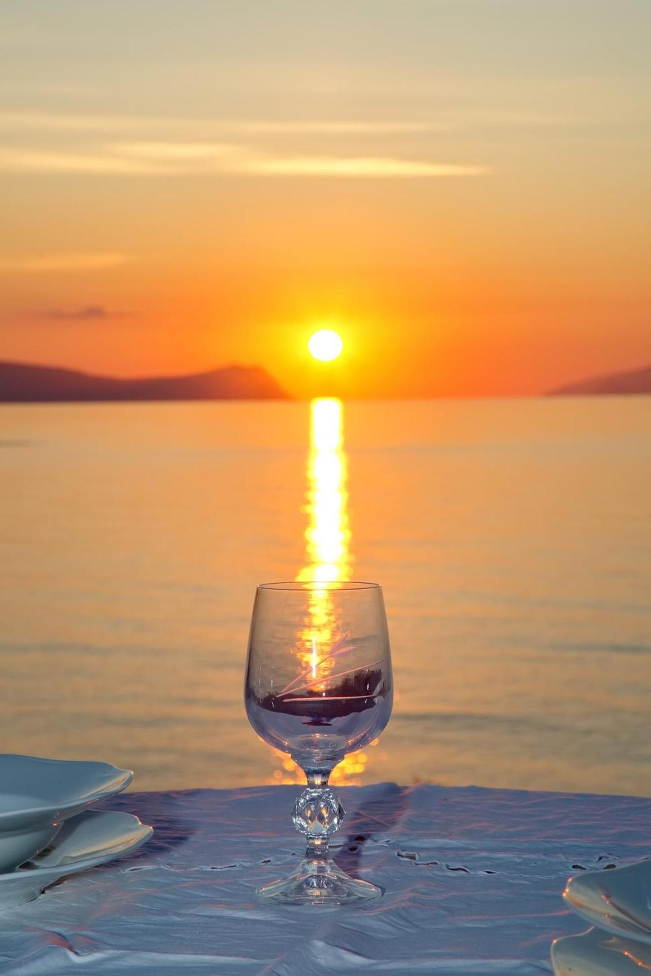 Aroura Homes 4Br Beachfront Villa Spetses Town Ngoại thất bức ảnh